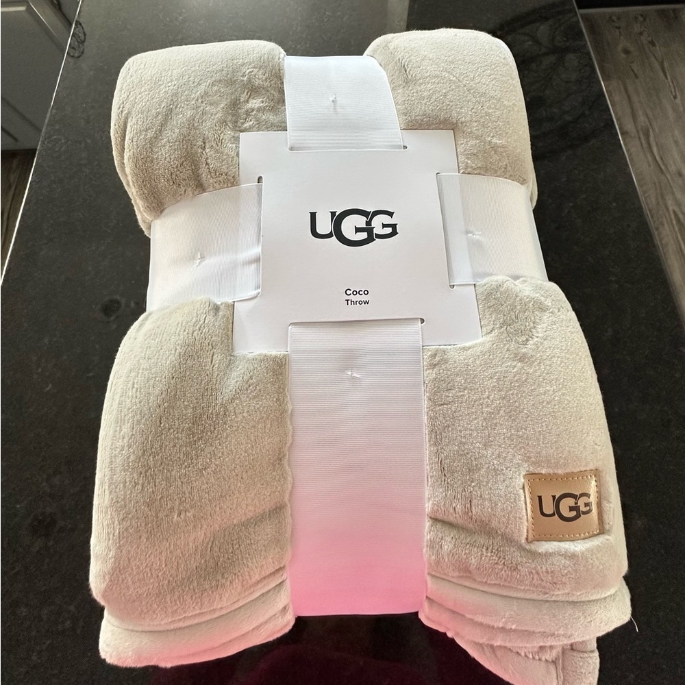 NWT UGG 50x70 Coco Throw